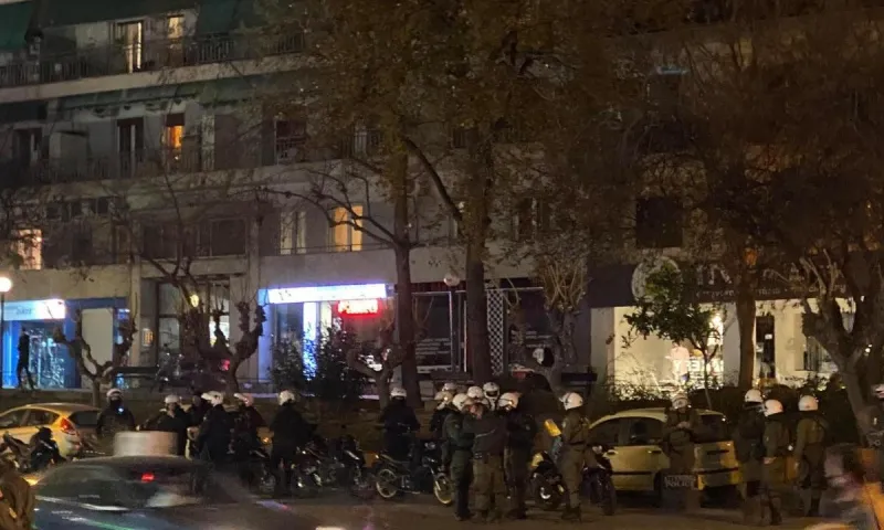 Επεισόδια τώρα στην Πανόρμου: Ένταση και κυνηγητό με αστυνομικούς! (vids)