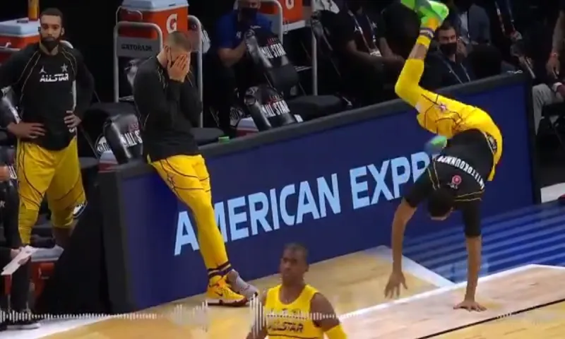 Αντετοκούνμπο: Έδειχνε κινήσεις «break dance» στον Γιόκιτς και ξέσπασε σε γέλια (vid)