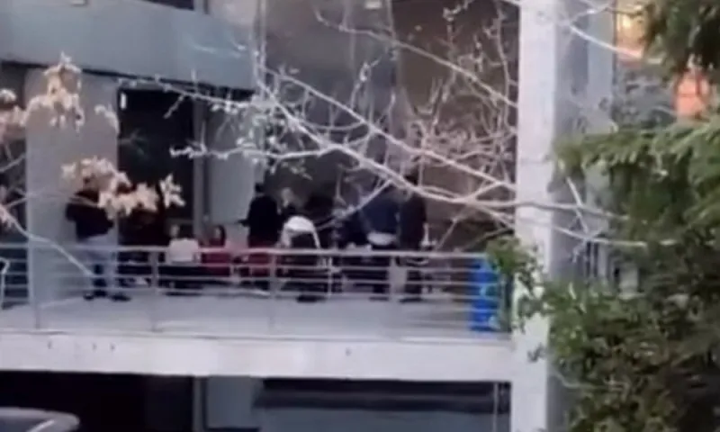 HELEXPO: Μέλη του ΕΟΔΥ στο γλέντι της Τσικνοπέμπτης - Η ανακοίνωση (vid)