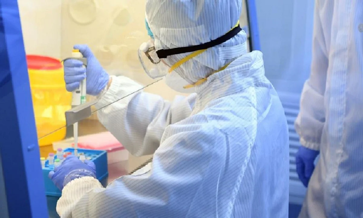 Κορονοϊός: 2.405 τα νέα κρούσματα, 49 οι νεκροί σε 24 ώρες (vid)
