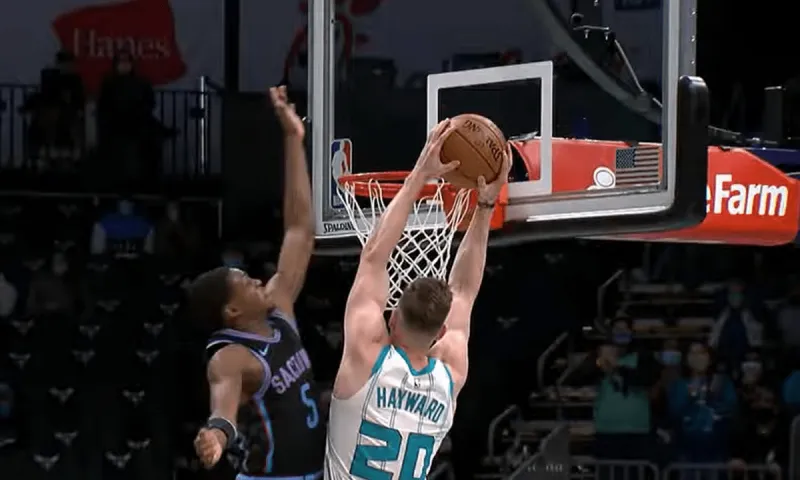 NBA Top-10: Το... σόου του Χάρντεν και ο... ιπτάμενος Χέιγουορντ