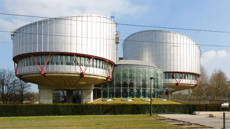 Το ΕΔΔΑ απευθύνει ερωτήματα προς το ελληνικό κράτος σχετικά με τον σεβασμό του δικαίωματος πρόσβασης σε δίκη και τη θρησκευτική ελευθερία εν μέσω lockdown