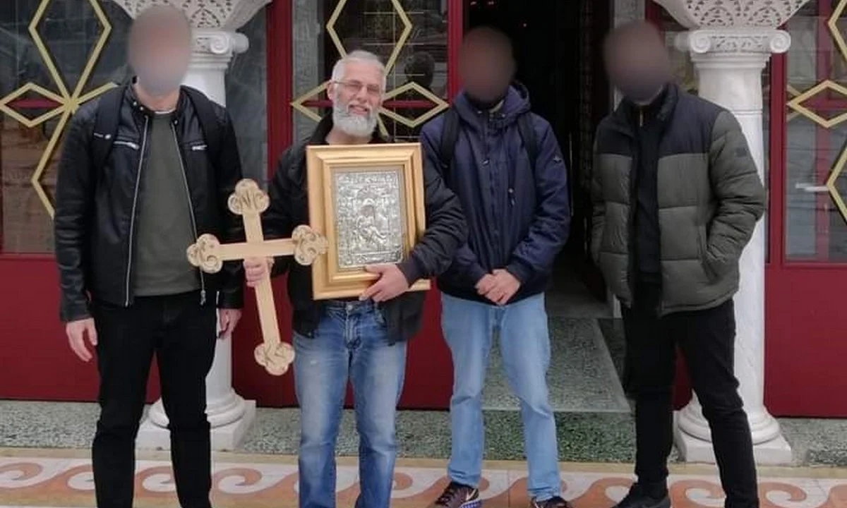 Ελληνική Ορθόδοξη Νεολαία: Δώρισε εικόνισμα της Θεοτόκου στον άνθρωπο που υπερασπίστηκε την εικόνα της (pic)