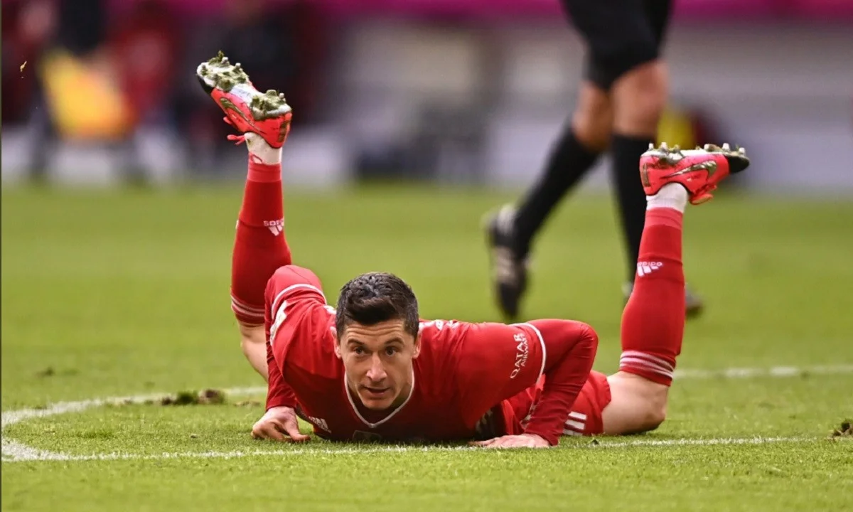 Bundesliga: «Τεσσάρα» και με 10 παίκτες η Μπάγερν, «κόλλησε» η Ντόρτμουντ
