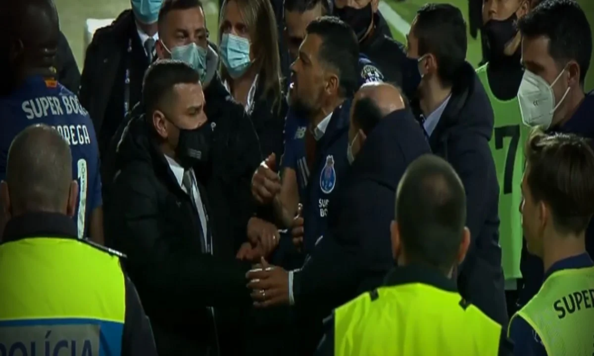 Κονσεϊσάο: Έπεσε ξύλο με τον αντίπαλο προπονητή! (vid)