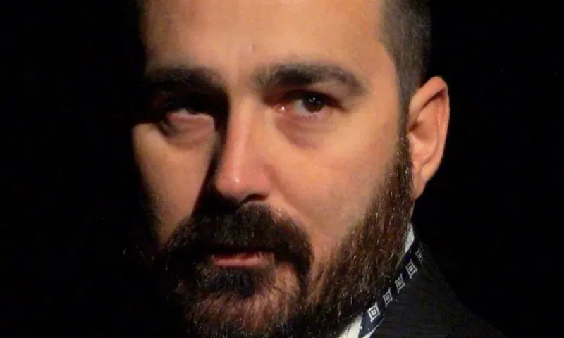 Βασίλης Οικονόμου: Ένα άρθρο-καταγγελία ψυχολογικής κακοποίησης