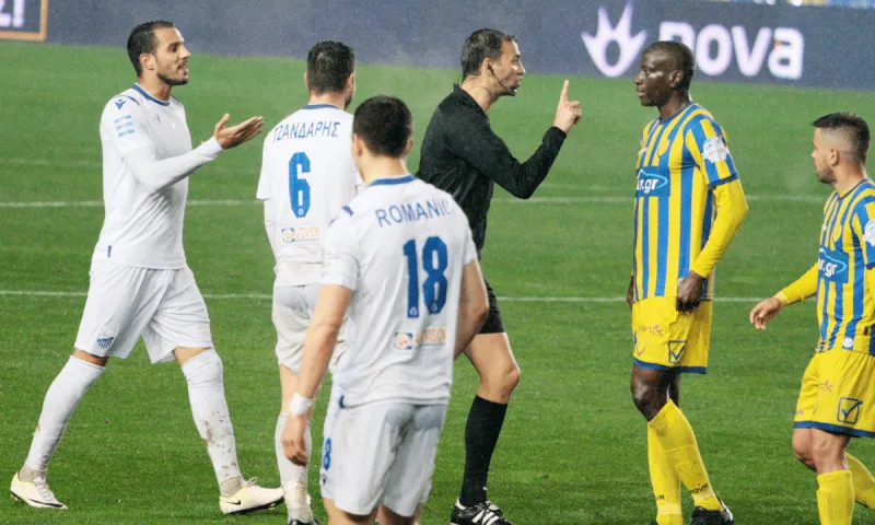 Παναιτωλικός - Λαμία: Τα «Γαλλικά» στον Επασί και η αποβολή! (vid)