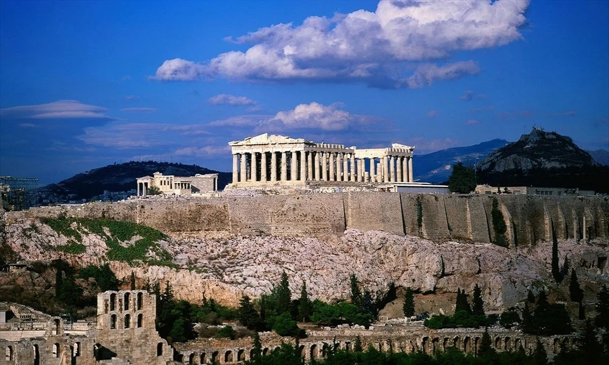 Ακρόπολη – Απίστευτες εικόνες: Τσιμέντο με μπαλώματα βράχου στο σπουδαιότερο μνημείο του κόσμου (pics)