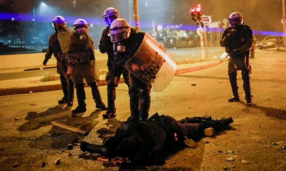 Νέα Σμύρνη: «Από θαύμα ζει» ο αστυνομικός που τραυματίστηκε...