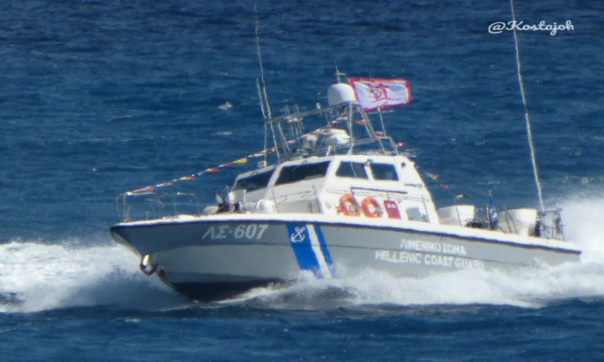 200χρονια: Ανατριχίλα - Στολισμένα με σημαίες της επαναστάσης τα πλοία του Λιμενικού