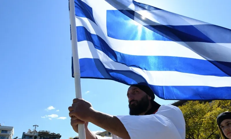 25η Μαρτίου 2021: Ολόκληρος ο πλανήτης «βάφτηκε» μπλε! Εικόνες με τα γαλανόλευκα που συγκινούν (vid)