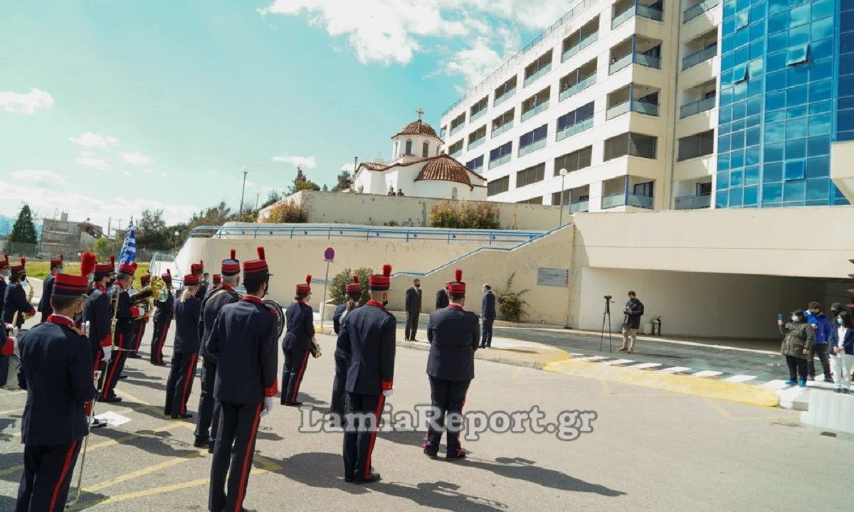 Λαμία - Συγκινητικές στιγμές στο νοσοκομείο: Νοσηλευτικό προσωπικό και ασθενείς κλαίνε με τον Εθνικό Ύμνο (vid)