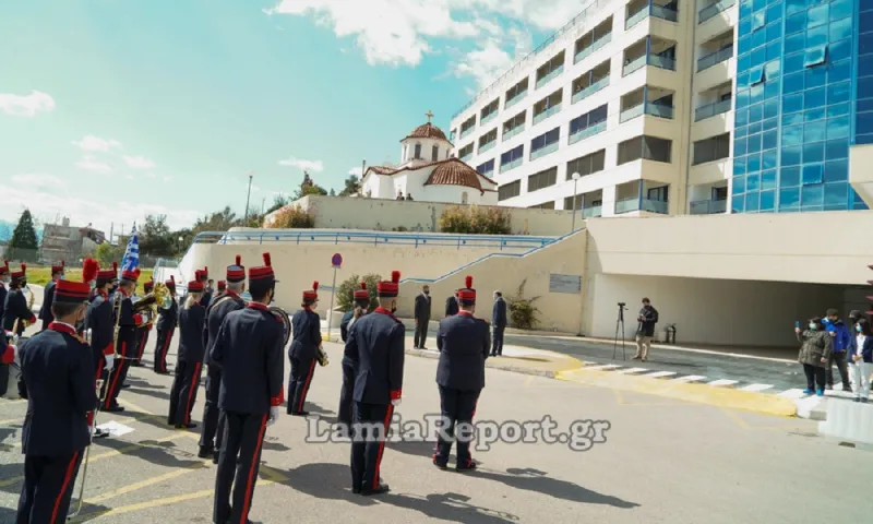 Λαμία - Συγκινητικές στιγμές στο νοσοκομείο: Νοσηλευτικό προσωπικό και ασθενείς κλαίνε με τον Εθνικό Ύμνο (vid)