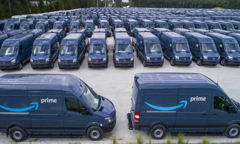 Amazon: Υπάλληλοι καταγγέλλουν ότι αναγκάζονται να ουρούν σε μπουκάλια - Τι απαντά η εταιρεία