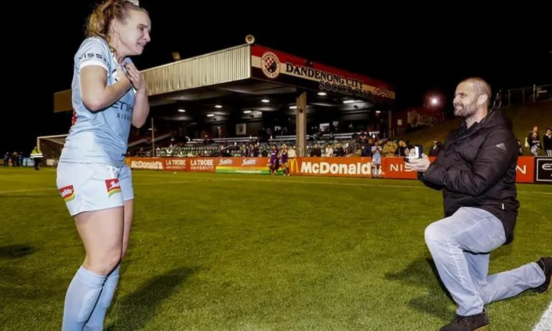 Melbourne City: Έβαλε γκολ και δέχτηκε πρόταση γάμου! (pics & vid)