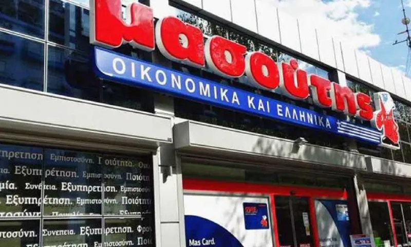 Μασούτης: Έπαιξαν τον Εθνικό Ύμνο από τα μεγάφωνα και ο κόσμος αποθέωσε (vids)