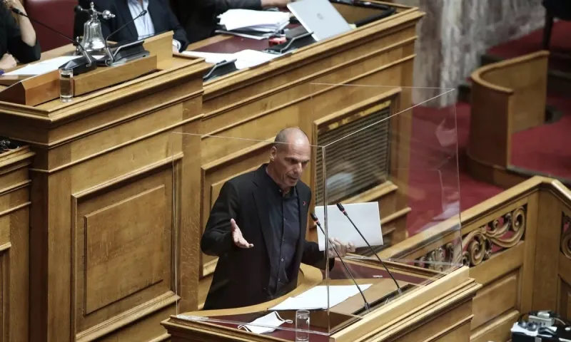 Γιάνης Βαρουφάκης: «Πόσο ακόμα θα μας κυβερνά το τίποτα;»