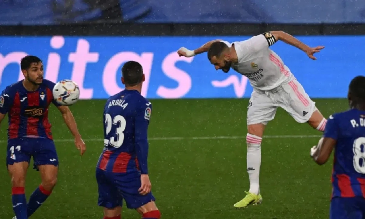 Ρεάλ Μαδρίτης - Έιμπαρ 2-0: «Καθάρισε» με Μπενζεμά και έτοιμη για την «διαβολοβδομάδα»