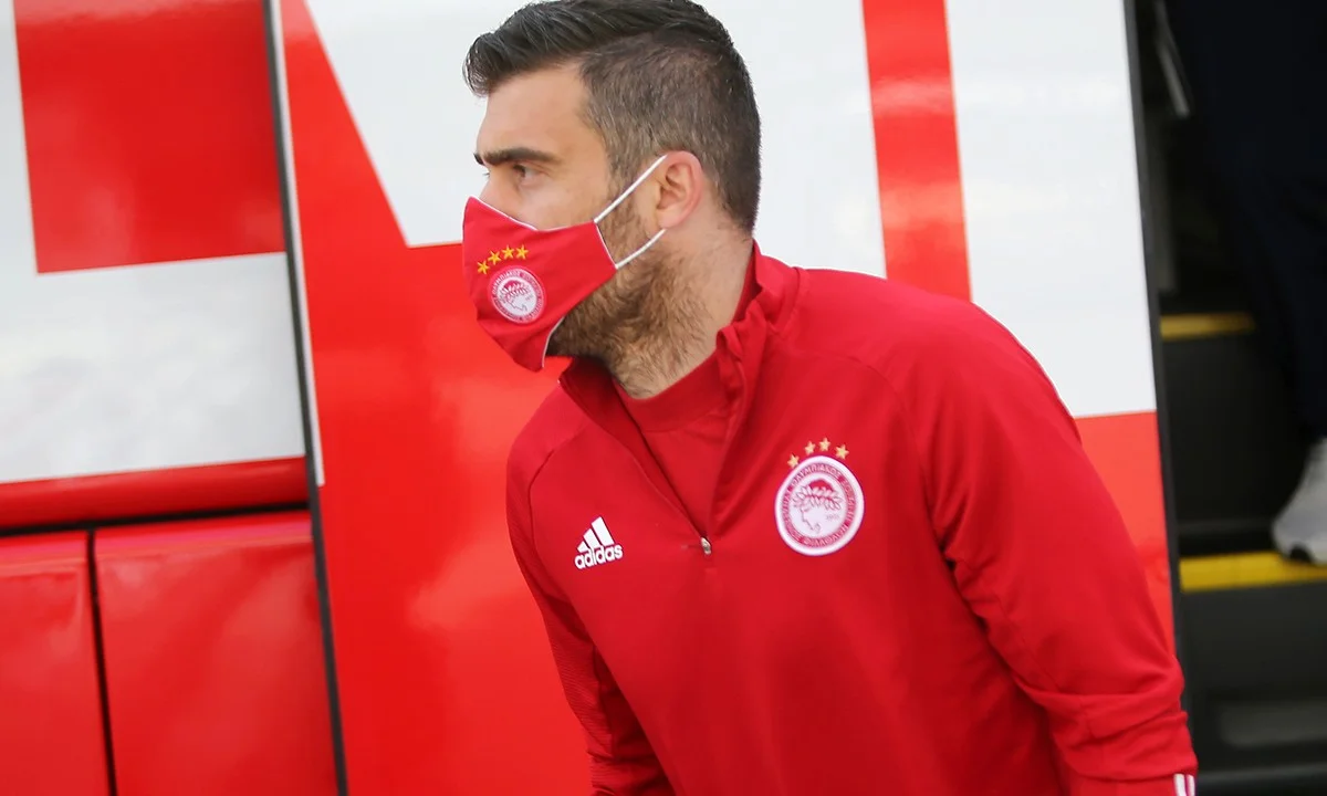 ΑΕΚ - Ολυμπιακός: Η άφιξη των ομάδων (vid+pics)