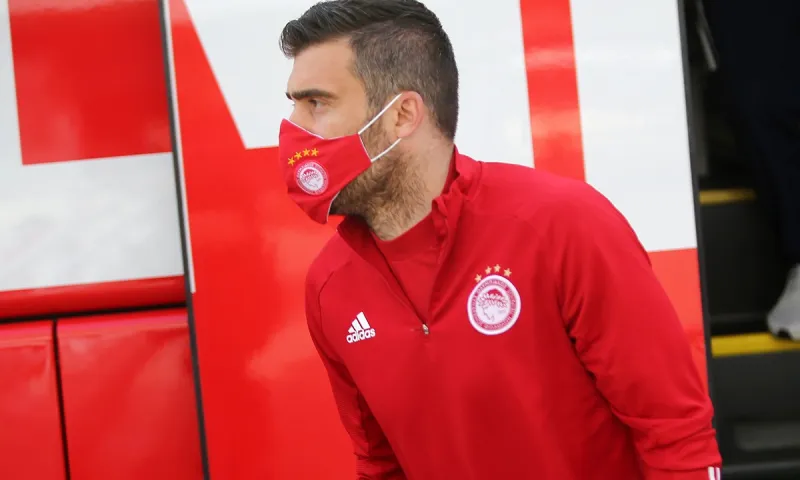 ΑΕΚ - Ολυμπιακός: Η άφιξη των ομάδων (vid+pics)