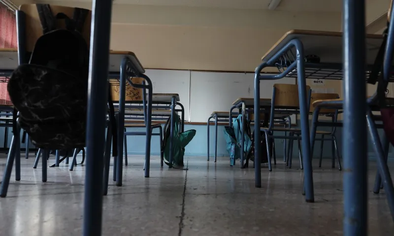 Lockdown: «Κλειδώνει» το άνοιγμα των σχολείων - Τι γίνεται με τις μετακινήσεις ενόψει Πάσχα