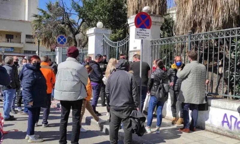 Μακρινίτσα - Άγριες καταστάσεις στα δικαστήρια Βόλου: «Φονιάς, φονιάς, σαπίστε τον!» (vid)