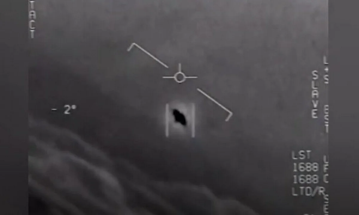 Viral: UFO παρενόχλησαν πλοία των ΗΠΑ - Το Πεντάγωνο επιβεβαιώνει: «Αυθεντικό το βίντεο»