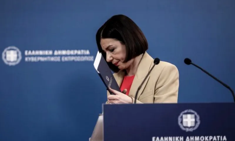 Αριστοτελία Πελώνη: Η απάντησή της για το #Πελωνη_σβήνε που έχει κατακλείσει το Twitter!