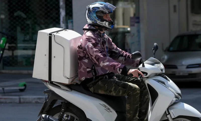Αγία Παρασκευή: Διανομέας φαγητού μιλά για την κλοπή του εμβολίου - «Είχε πιάσει την κουβέντα»