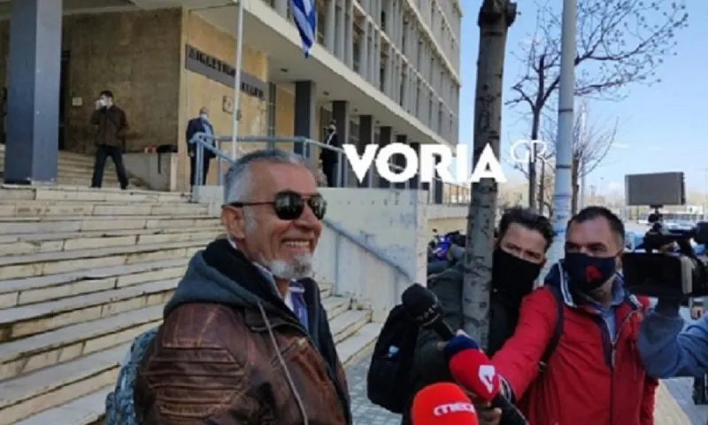 Θεσσαλονίκη - Ποινική δίωξη στον πατέρα μαθητή που αρνήθηκε να κάνει self test: «Η Παναγιά μαζί μας» (vid)