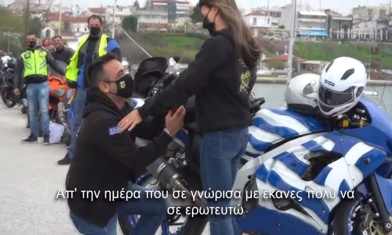 Θεσσαλονίκη: Συγκινητική πρόταση γάμου με ξεχωριστό τρόπο (vid)
