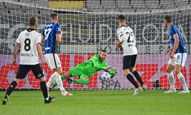 Serie A: Γκέλα για Ίντερ, αλλά στο +10 από τη Μίλαν - Με ανατροπή η Γιουβέντους