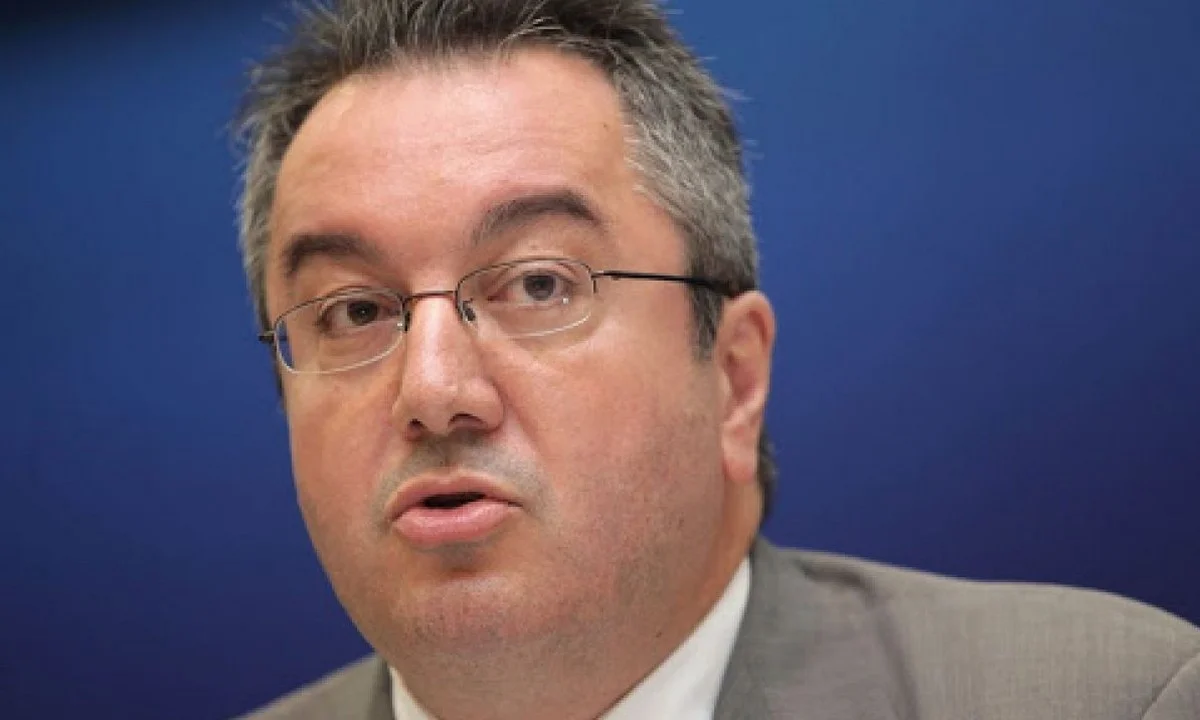 Μόσιαλος: «Θα ζούμε για δεκαετίες με τον κορονοϊό - Εμβολιασμοί κάθε 1-2 χρόνια»