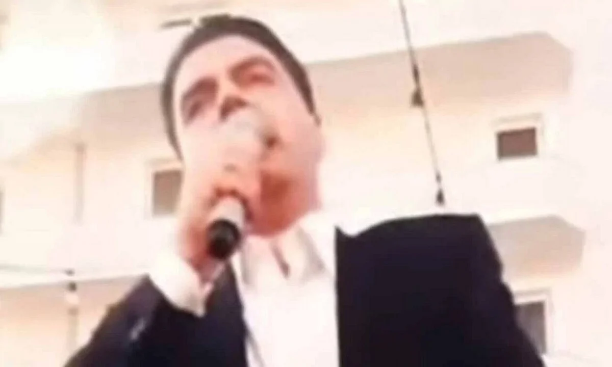 Αλβανία - Σάλος: Ο ηγέτης της αξιωματικής αντιπολίτευσης έξυσε τα επίμαχα σημεία σε ομιλία του (vid)
