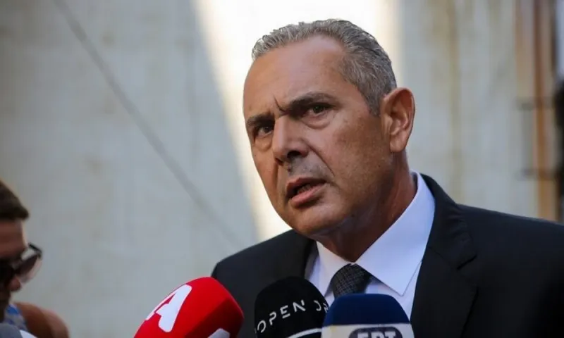 Εμβόλιο Sputnik : Ο Καμμένος πήγε στη Σερβία για να το κάνει (pic)