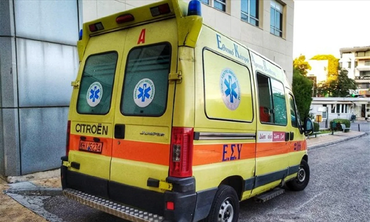 Πάτρα - Απίστευτο: Έπαιξαν μπουνιές στη μέση του δρόμου για μία... προσπέραση (vid)