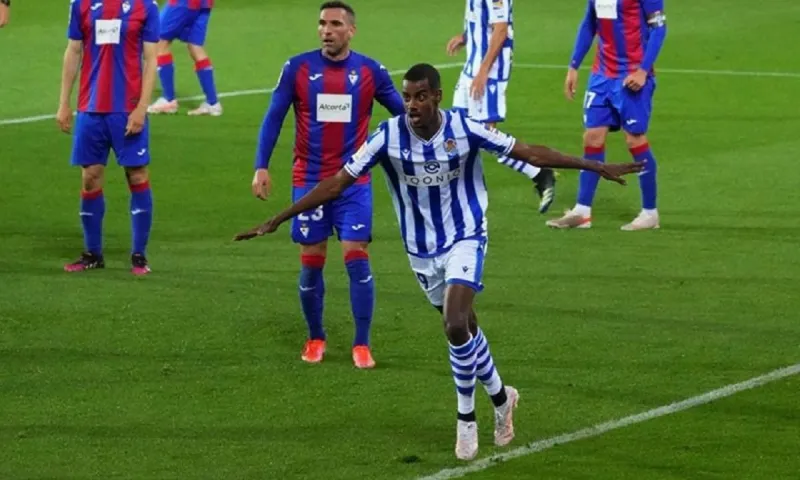 Έιμπαρ - Σοσιεδάδ 0-1: Οι «αποδεκατισμένοι» τελείωσαν τη δουλειά
