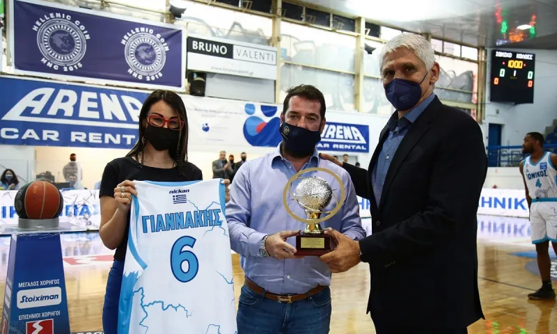 Ιωνικός Νικαίας: Βραβεύτηκε ο Γιαννάκης (pic)