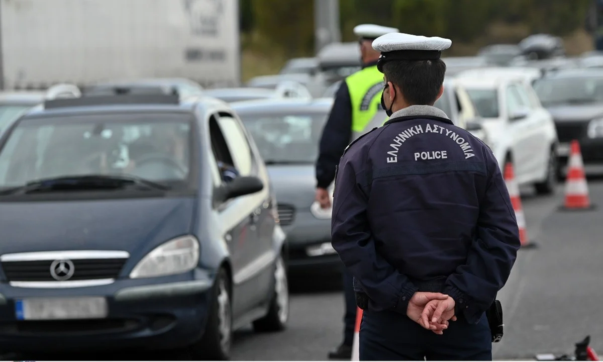 Έξοδος Πάσχα: Ουρές σε διόδια και αεροδρόμια - 300 άτομα κατά μ.ο. υποχρεώνονται σε επιστροφή