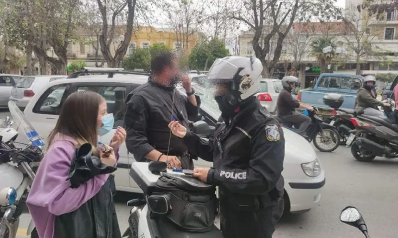 Κορονοϊός: Πρόστιμο σε φοιτήτρια επειδή η μάσκα δεν κάλυπτε τη μύτη