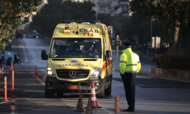 Ηλεία: Μάχη για να μη χάσει τα δάχτυλα του δίνει 17χρονος που έσκασε βαρελότο στα χέρια του