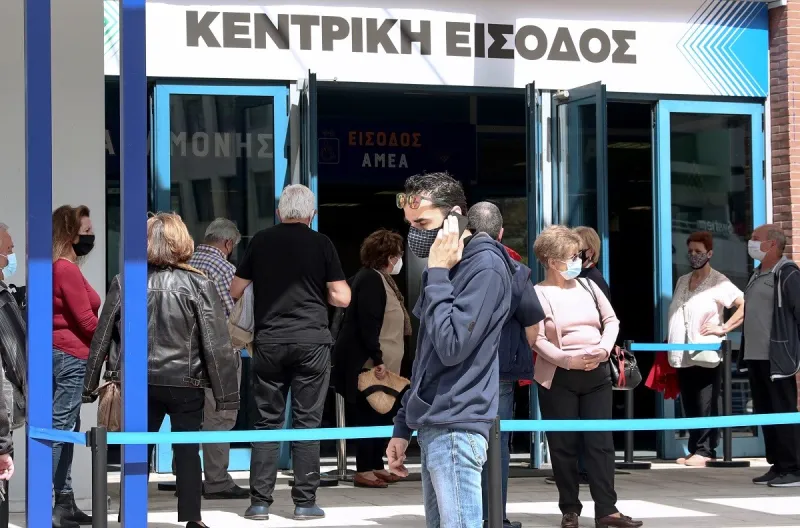 Μαρούσι: «Τρέλα» για να κάνουν το εμβόλιο κατά του κορονοϊού (pics)