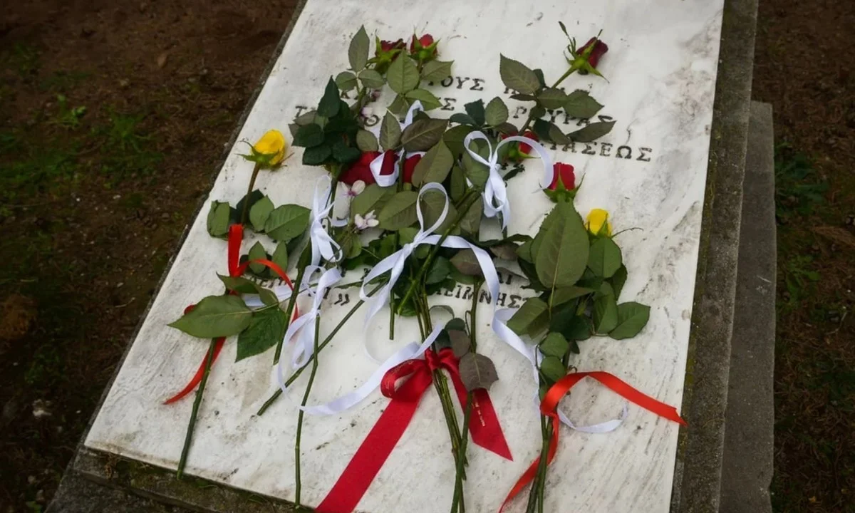 Εργατική Πρωτομαγιά - ΚΚΕ, ΚΝΕ: Κατάθεση στεφάνων και ενός λεπτού σιγής στο Σκοπευτήριο της Καισαριανής