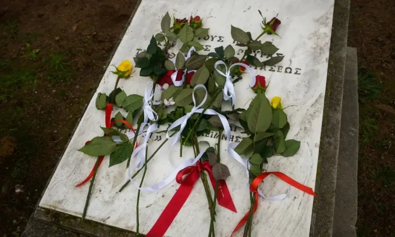 Εργατική Πρωτομαγιά - ΚΚΕ, ΚΝΕ: Κατάθεση στεφάνων και ενός λεπτού σιγής στο Σκοπευτήριο της Καισαριανής