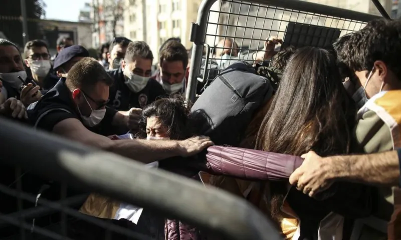 Τουρκία: Ούτε την Πρωτομαγιά δεν τους άφησε να γιορτάσουν ο Ερντογάν (pics)