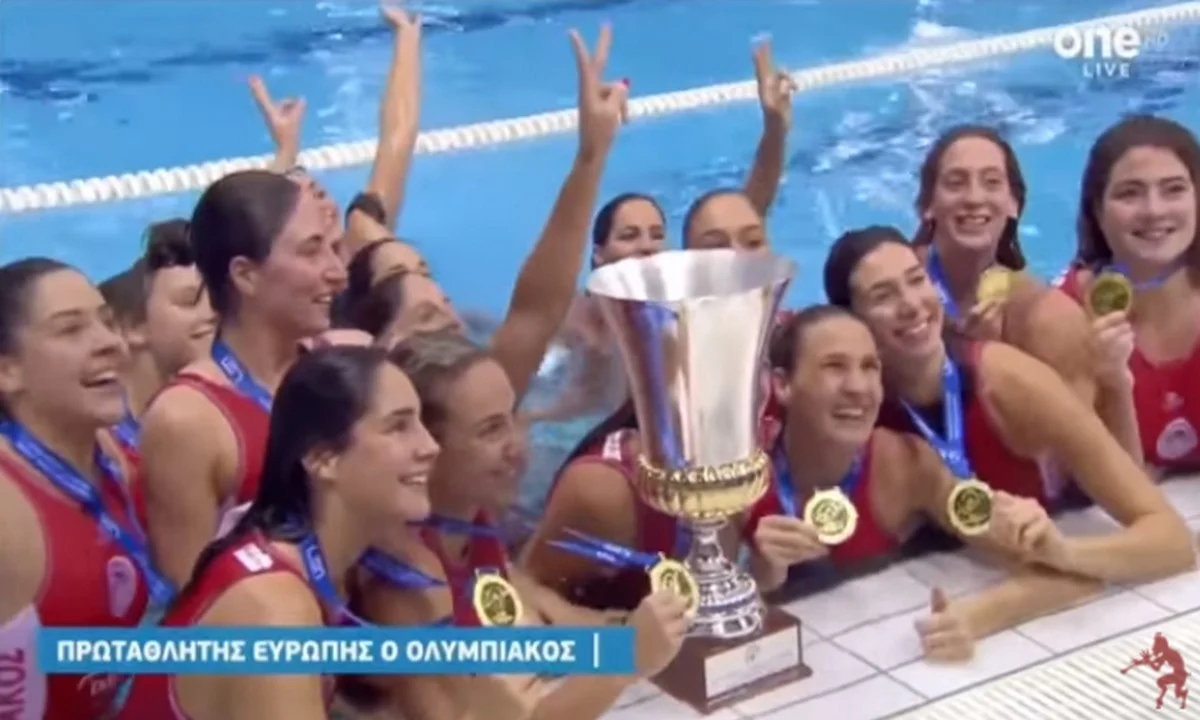 Ολυμπιακός: Η απονομή της Euroleague στις «βασίλισσες» του Πειραιά (vid)