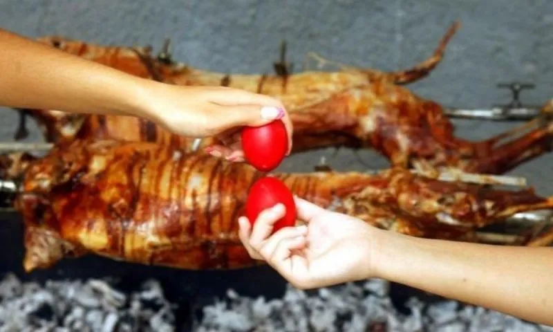 Κυριακή του Πάσχα: Τι ισχύει για όσους θέλουν να πάνε σε γιορτινό τραπέζι