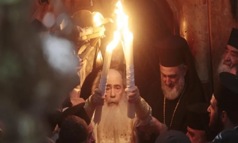 Γέροντας Εφραίμ: Το μεγαλύτερο θαύμα στον κόσμο είναι το Άγιο Φως στα Ιεροσόλυμα