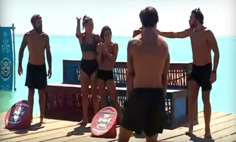 Survivor 4: Ηλίας και Ασημακόπουλος βούτηξαν γυμνοί στη θάλασσα (vid)