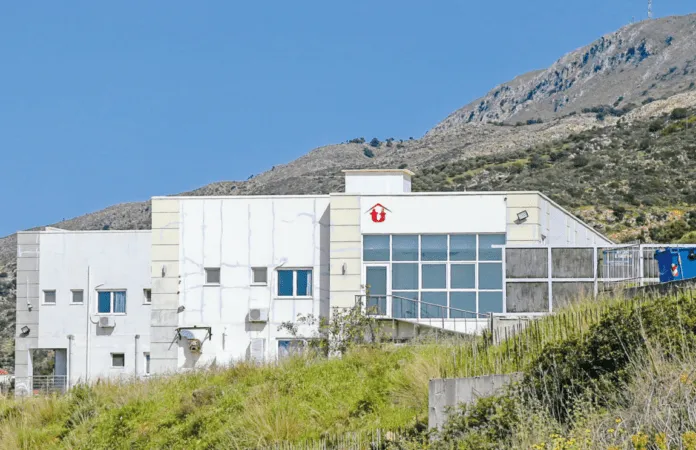 Γηροκομείο - Χανιά: Απίστευτες καταγγελίες - «Η μάνα μου ήταν δεμένη σε καρότσι στο υπόγειο»